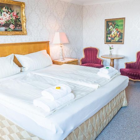 Romantisches Hotel Zur Traube Schwerin ชเวียรีน ห้อง รูปภาพ